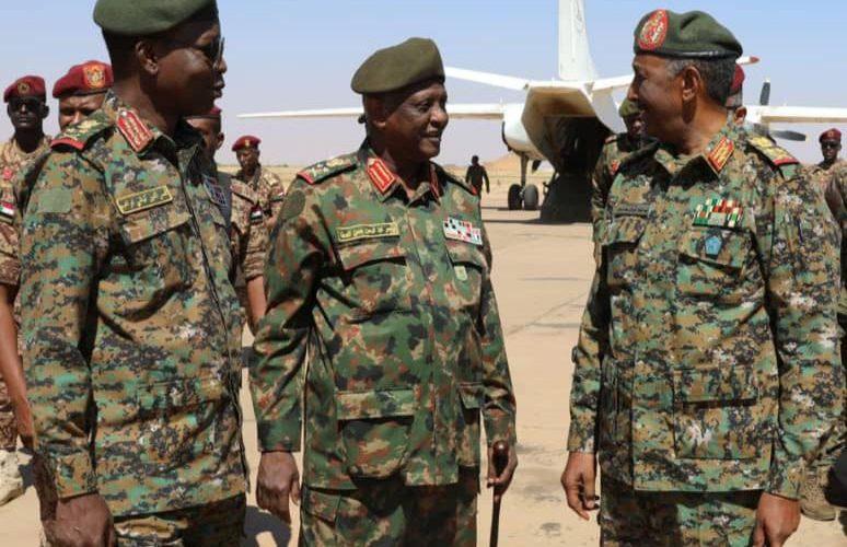 البرهان يصل وادي سيدنا ويقف سير العمليات العسكرية