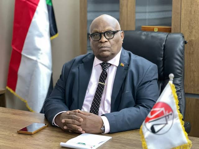 وزير العدل يقف على حجم الدمار الذي أحدثته المليشيا المتمردة بمصفاة الخرطوم