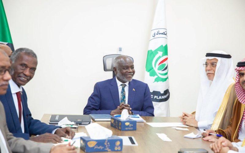 الحكومة تستعرض أولويات إعادة الإعمار العاجلة مع اللجنة السعودية