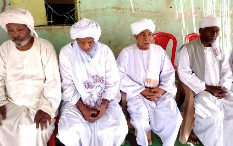 والي الشمالية يقدم واجب العزاء لأسرة الفنان الراحل صديق احمد