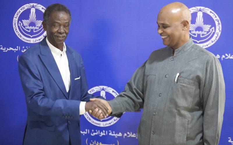 اكتمال التسليم والتسلم بين مدير الموانئ الجديد و سابقه