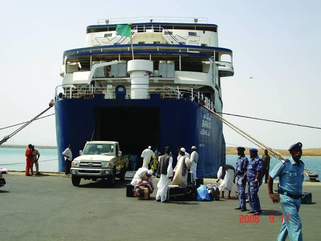 بعد شكاوي عديدة .. توجيهات من الشرطة بحسم المظاهر السالبة بميناء سواكن