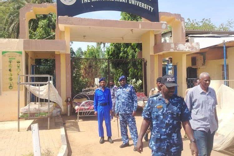 رئيس هيئة تأمين المرافق والمؤسسات العامة يتفقد الإدارة العامة لتأمين الجامعات بمقرها