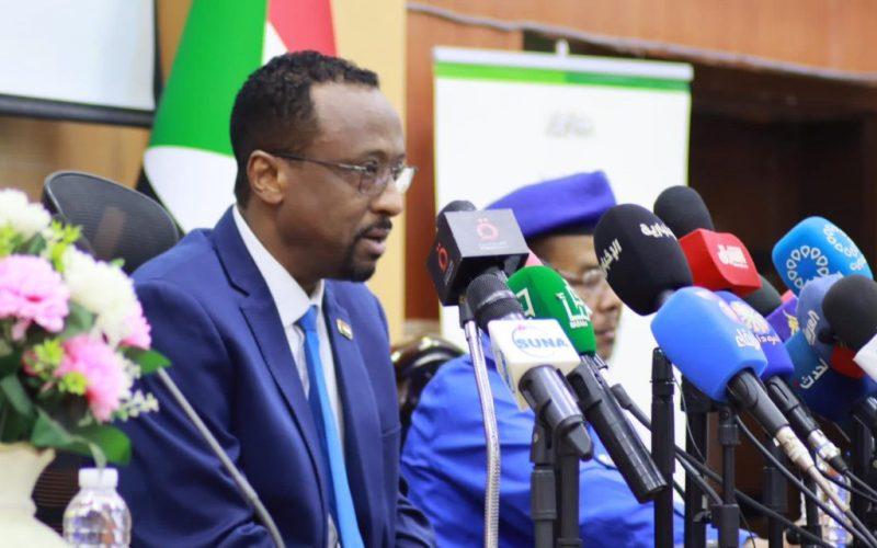 وزير الإعلام يشيد بالتزام وزارة الداخلية بتوحيد الخطاب الإعلامي للدولة