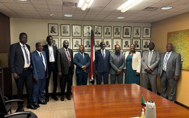 وزير المالية يطلع المدير التنفيذي للمجموعة الأفريقية الأولى في البنك الدولي على راهن الاقتصاد السوداني