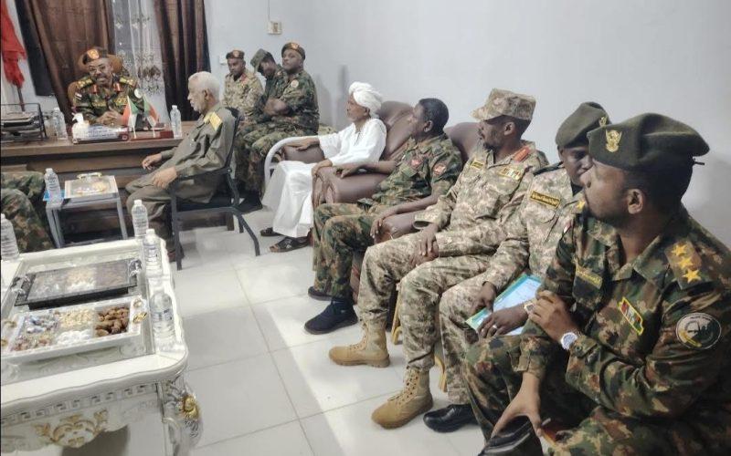 قائد الفرقة الأولى مشاة يزور اللواء الثالث بالمناقل