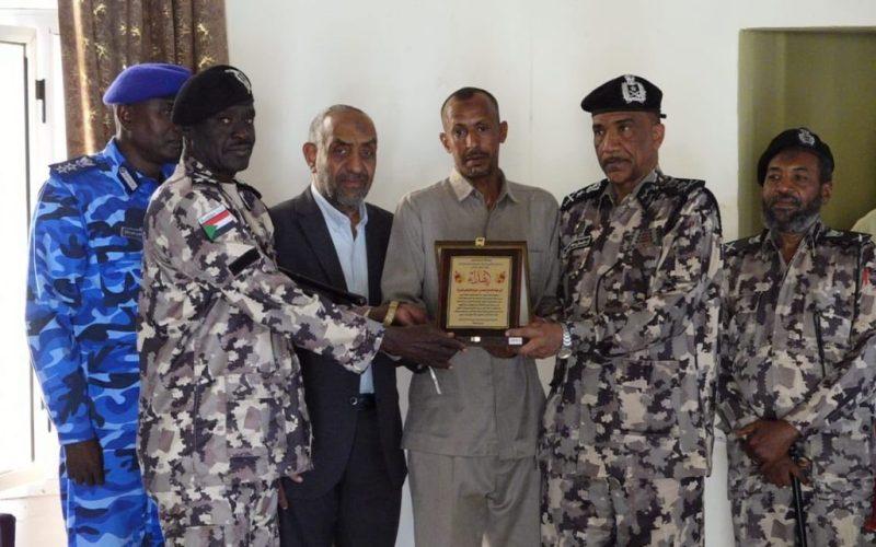 ممثل مناديب ومرحلي المواد البترولية بالبحر الأحمر يؤكد انسياب توزيع المشتقات البترولية للولايات