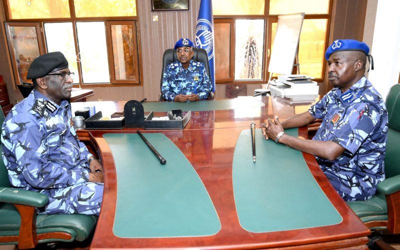 مدير عام قوات الشرطة يتفقد مقر رئاسة قوات الشرطة بالخرطوم