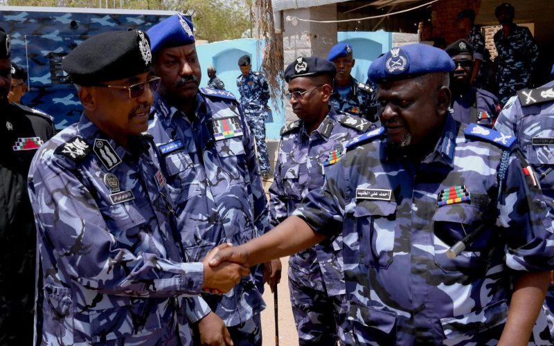 مدير عام قوات الشرطة يتفقد دائرة الطواريء والعمليات بشرطة ولاية الخرطوم ويكشف عن خطط أمنية محكمة بالولاية