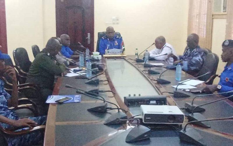 مدير شرطة ولايةنهر النيل يترأس إجتماعا ً خاصا بتكوين آلية مشتركة للطوارئ وإدارة الأزمات بالولاية