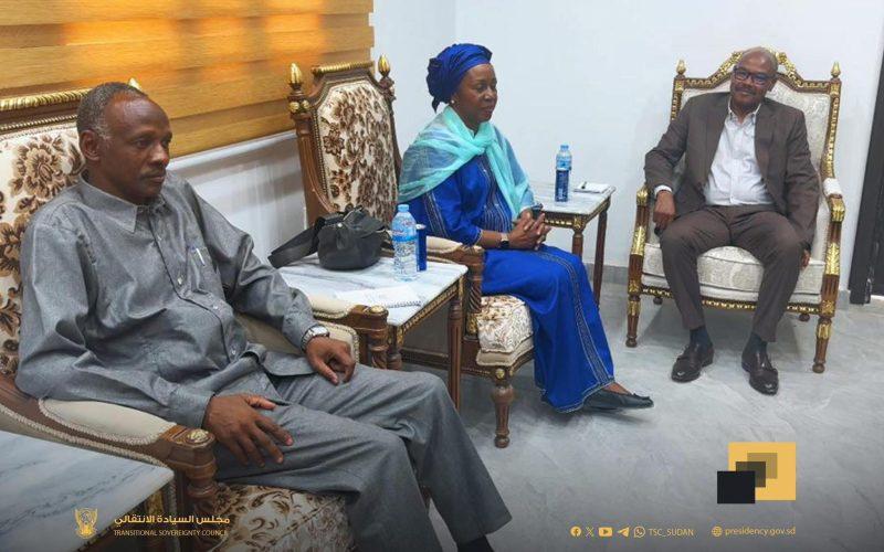 مستشار مجلس السيادة لشؤون المنظمات والعمل الإنساني يلتقي الممثلة المقيمة للأمم المتحدة في السودان