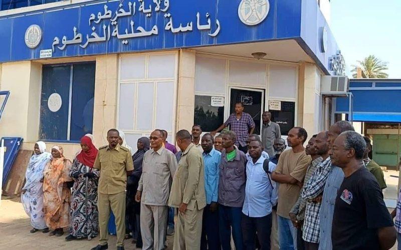العاملون بمحلية الخرطوم يباشرون مهامهم بعد قطع الاجازة المفتوحة بسبب الحرب