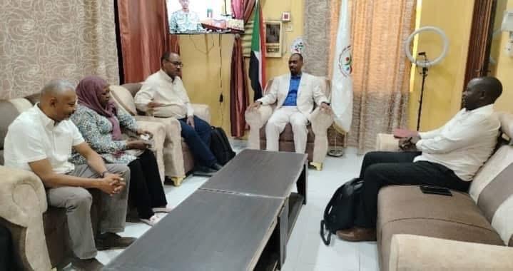 مفوض العون الإنساني بالشمالية يطلع على مراحل العمل بمركز انتظار وعبور المهاجرين بدنقلا