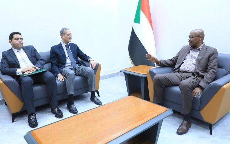 مستشار مجلس السيادة لشؤون المنظمات والعمل الانساني يلتقي السفير المصري