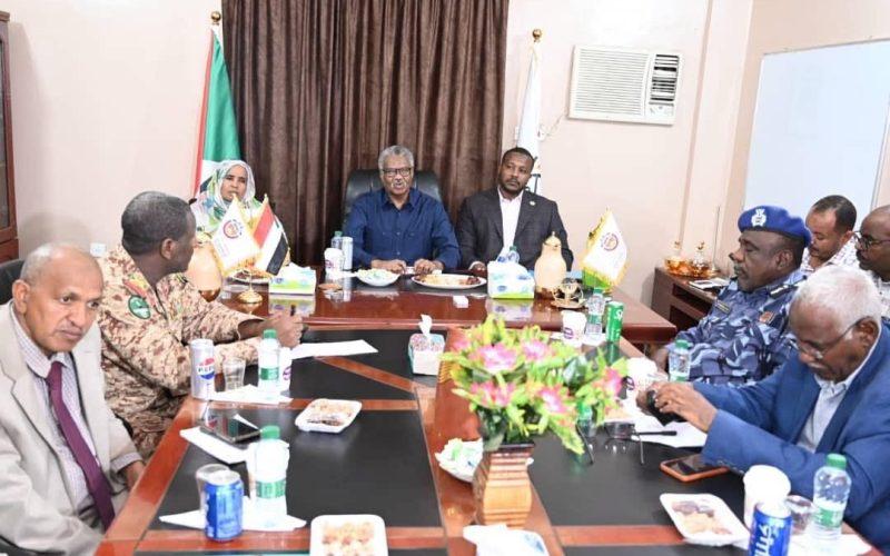 والي القضارف ولجنة امن الولاية يطلعا على العمل بالشركة السودانية للموارد المعدنية