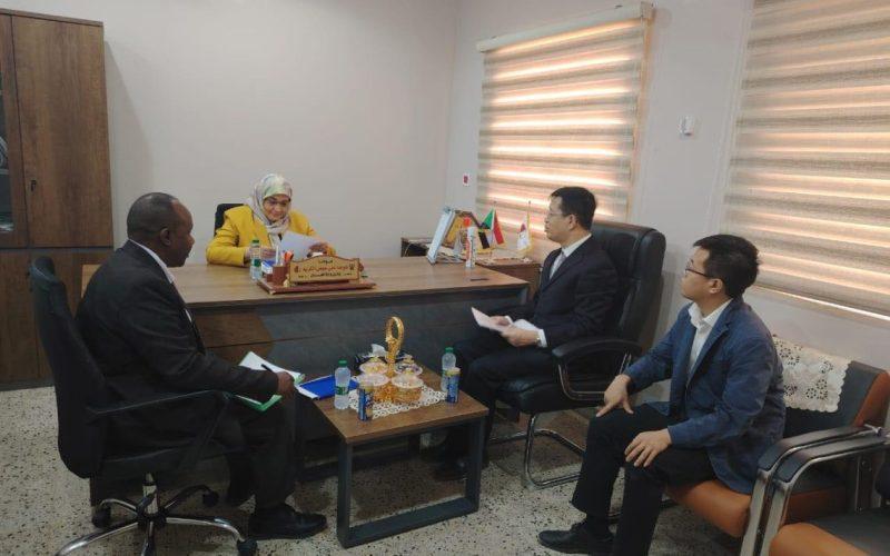 وزير العدل المكلف تلتقي بالقائم بالاعمال الصيني