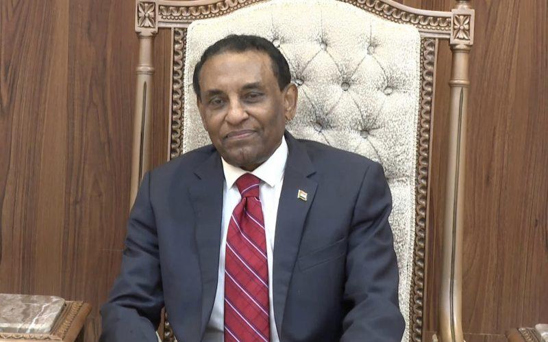 رئيس الوزراء يدعو الاتحاد الإفريقي للتعامل مع رفع تعليق عضوية السودان كحق مكتسب وبحيادية