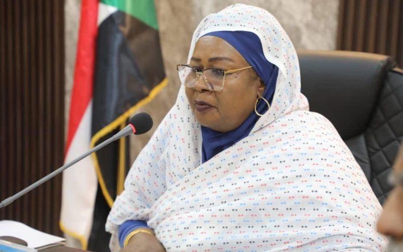 وكيلة الاستثمار تشددت على ضرورة تأهيل الكادر العامل