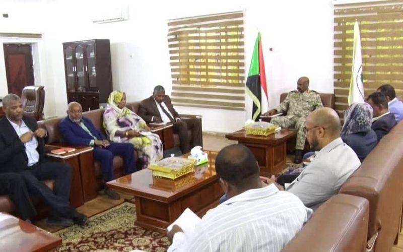 وزير البنى التحتية بنهر النيل يوجه بالاسراع في اكمال كهرباء محلية البحيرة