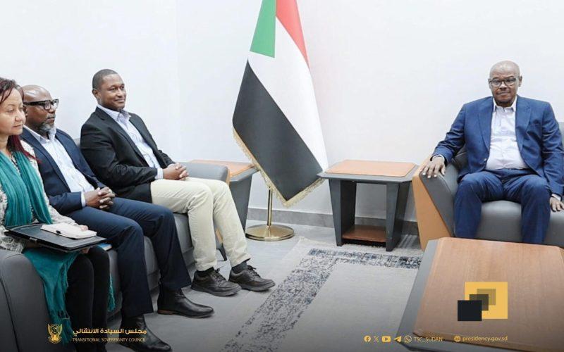 مستشار مجلس السيادة يلتقي المدير الإقليمي للمفوضية السامية لشؤون اللاجئين لشرق أفريقيا والقرن الأفريقي والبحيرات العُظمى