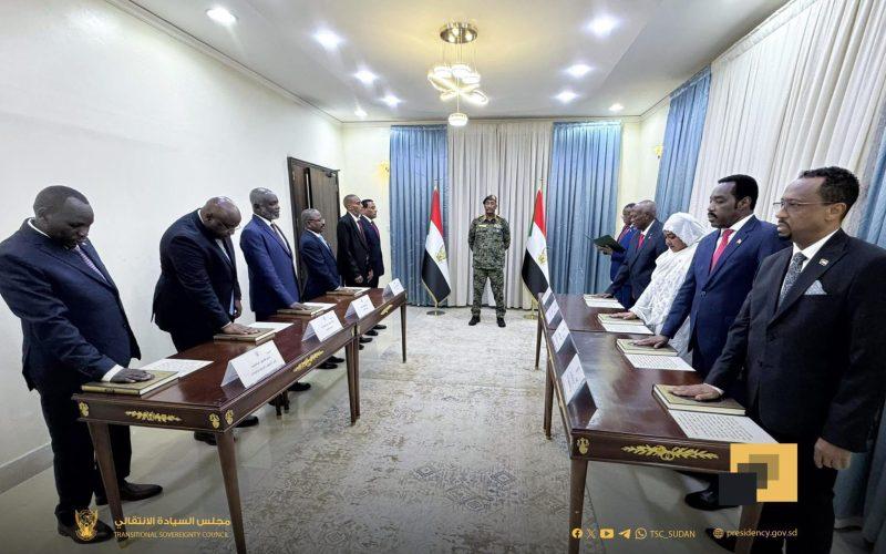 وزراء العدل والحكم الاتحادي والمالية والمعادن والصناعة والتجارة والشؤون الدينية والأوقاف والثقافة والإعلام والموارد البشرية والرعاية الاجتماعية يؤدون القسم أمام رئيس مجلس السيادة