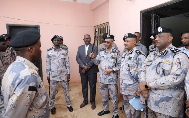 مدير عام قوات الجمارك يتفقد مقر مكافحة التهريب بولاية الخرطوم