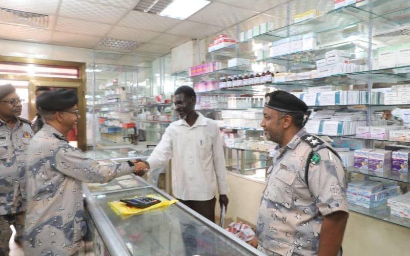 مدير عام قوات الجمارك يدشن العمل بمجمع العميد عبدون سيد أحمد الطبي