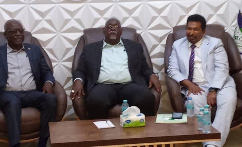 لدى لقائه بوزيري الثروة الحيوانية والنقل .. والي نهر النيل يستعرض إمكانيات الولاية الاقتصادية والاستثمارية