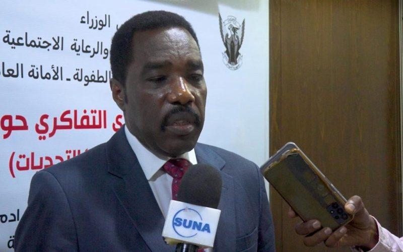 وزير الموارد البشرية يؤكد دعمه لبرامج المجلس القومي لرعاية الطفولة