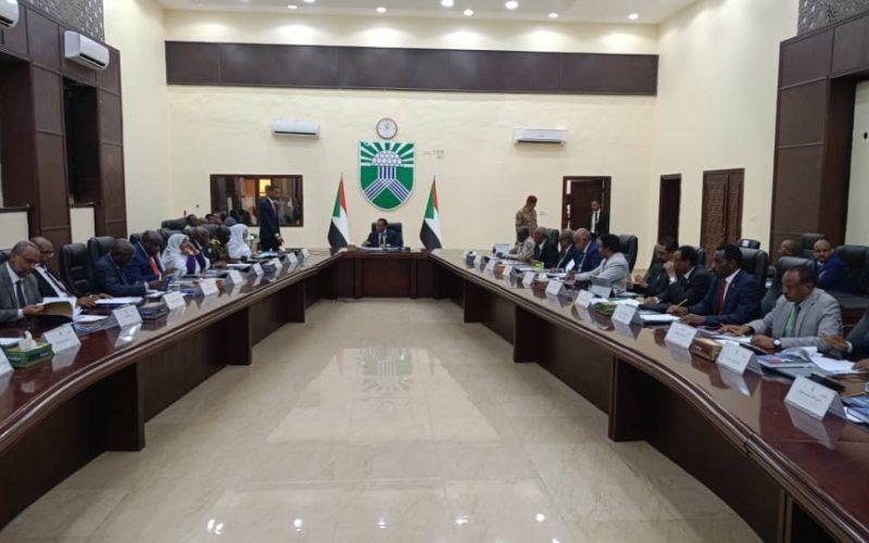 كامل إدريس: نولى إهتماماً بالحوار السوداني–السوداني الشامل الذي لا يستثني احدا