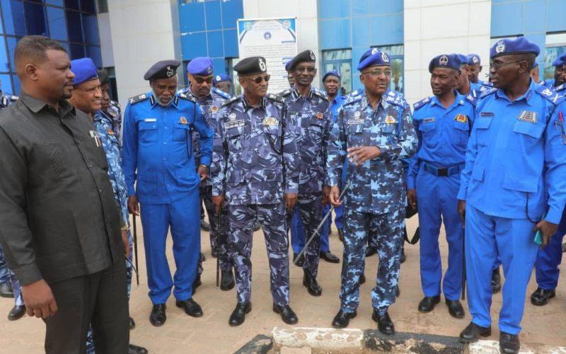 مدير عام قوات الشرطة يستقبل قافلة شرطة ولاية البحر الاحمر لدعم كلية علوم الشرطة والقانون