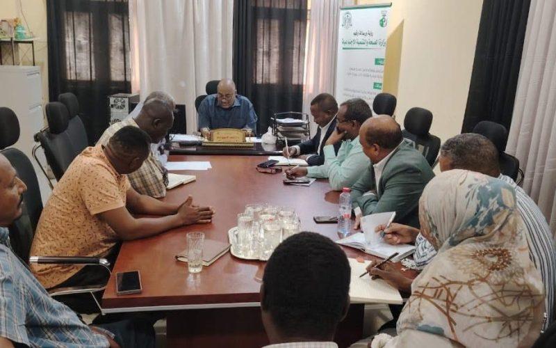 وزير صحة القضارف يمتدح وزارة الصحة الاتحادية ويشدد على التنسيق لمجابهة الطوارئ الصحية