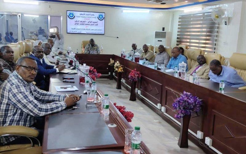 ولاية النيل الأبيض وشركة مطارات السودان تبحثان الرؤية المستقبلية لمطار كنانة المدني