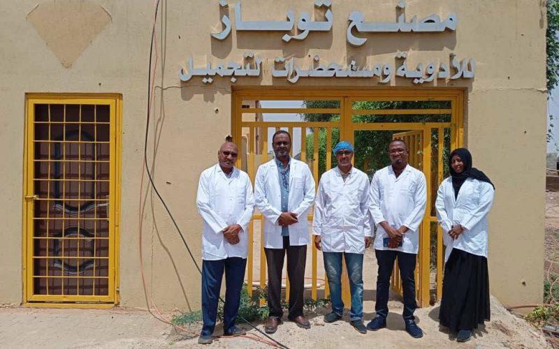 الأمين العام لمجلس الأدوية يتفقد مصنع توباز للأدوية ومستحضرات التجميل بمنطقة الشجرة بالخرطوم