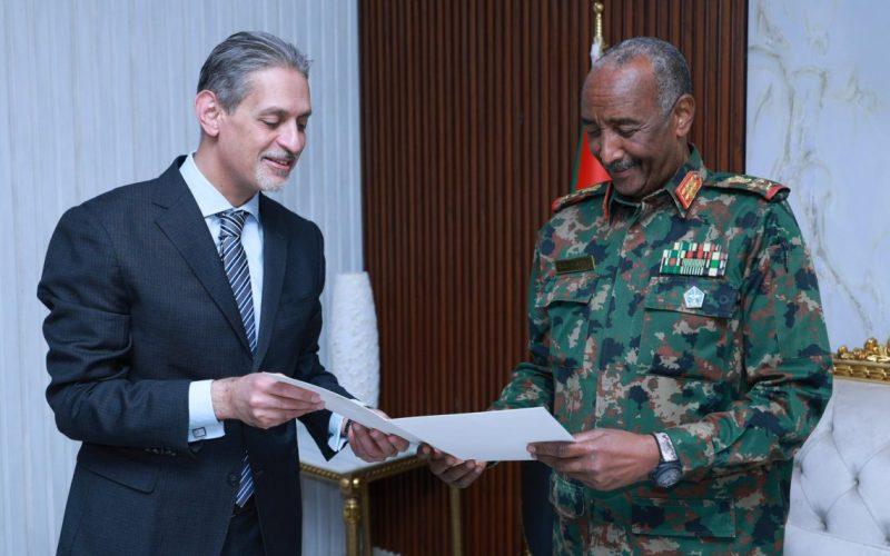 رئيس مجلس السيادة يتسلم رسالة خطية من الرئيس المصري عبدالفتاح السيسي