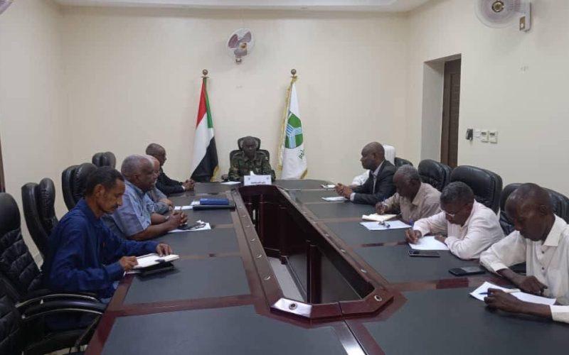 والي الخرطوم يطمئن على انسياب المواد البترولية