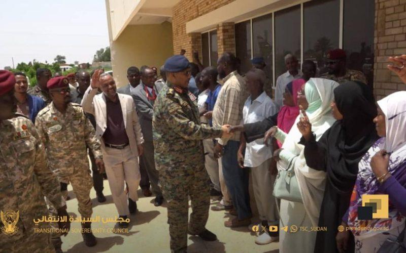 عضو مجلس السيادة الفريق إبراهيم جابر يشيد بالجهود المبذولة لتشغيل مستشفي سوبا الجامعي بطاقته القصوى