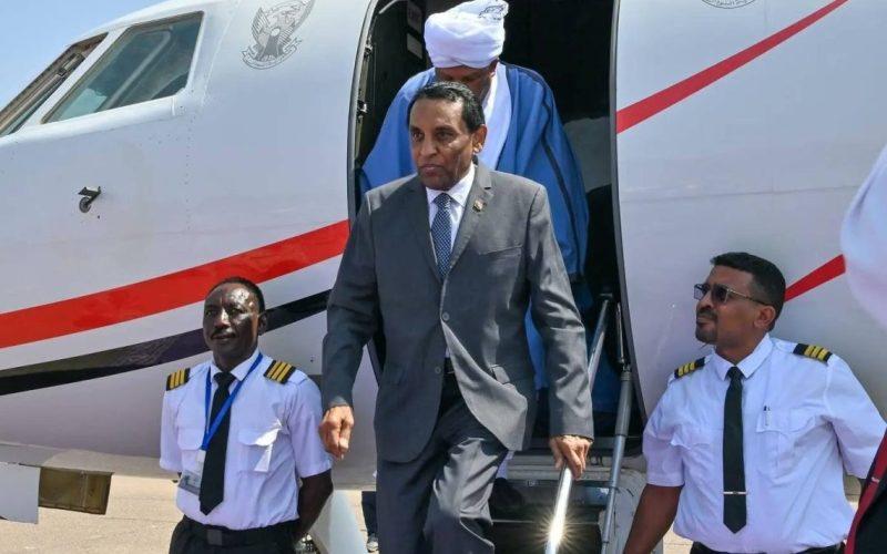 رئيس الوزراء يصل إلى المدينة المنورة