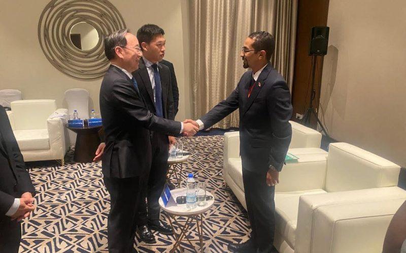 وزير التحول الرقمي والاتصالات يلتقي وزير الصناعة وتقنية المعلومات الصيني