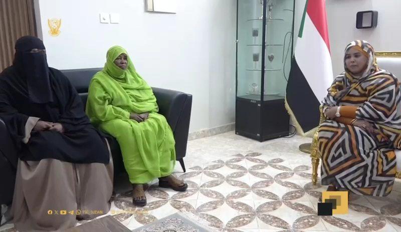 عضو مجلس السيادة د. نوارة تلتقي آلية تنمية المرأة بشرق السودان
