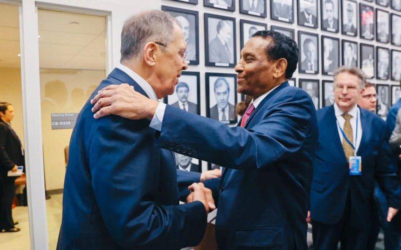 رئيس الوزراء يلتقي وزير الخارجية الروسي بمقر الأمم المتحدة في نيويورك