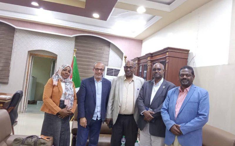 الصحة الاتحادية تدشن مراكز الرعاية الصحية الجوالة بمقرها بالخرطوم