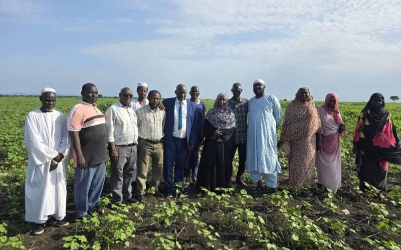 مدير الشركة السودانية للأقطان المحدودة يتفقد مشروع الرائدات باقدي الزراعي بالنيل الأزرق
