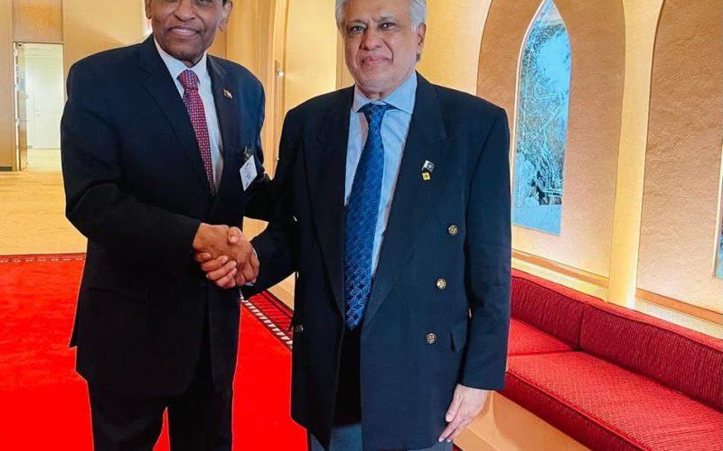 د. كامل إدريس يلتقي نائب رئيس الوزراء وزير الخارجية الباكستاني على هامش اجتماعات الجمعية العامة للأمم المتحدة