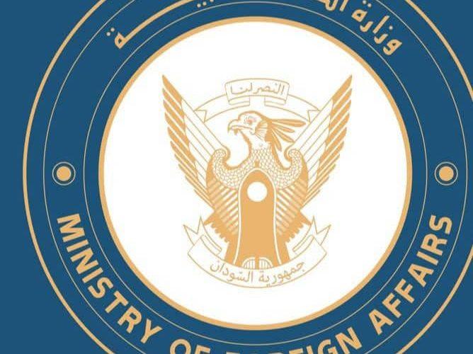 وزير الخارجية يتلقي اتصالا هاتفيا من وزير خارجية الجمهورية الإسلامية الايرانية