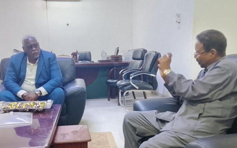 والي نهر النيل يطلع على الترتيبات الأولية لقيام ملتقى صنع في نهر النيل