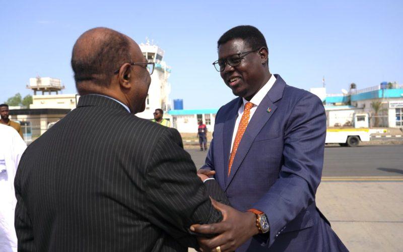 وزير خارجية جنوب السودان يصل البلاد في زيارة رسمية