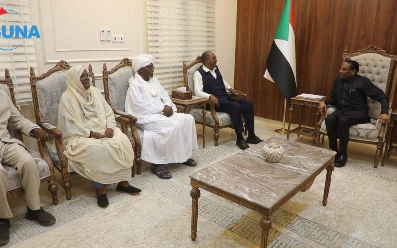 رئيس الوزراء يشيد بدور منظمة رابطة الشعوب في دعم السلام والعلاقات الشعبية