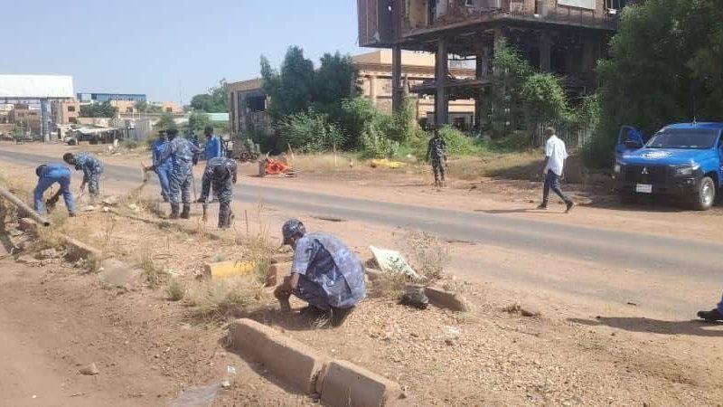 شرطة ولاية الخرطوم تنظم حملة نظافة وإصحاح للبيئة بمحلية الخرطوم