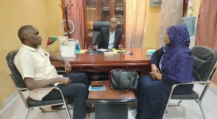 مفوض العون الإنساني بالشمالية يبحث معالجة أوضاع اللاجئين